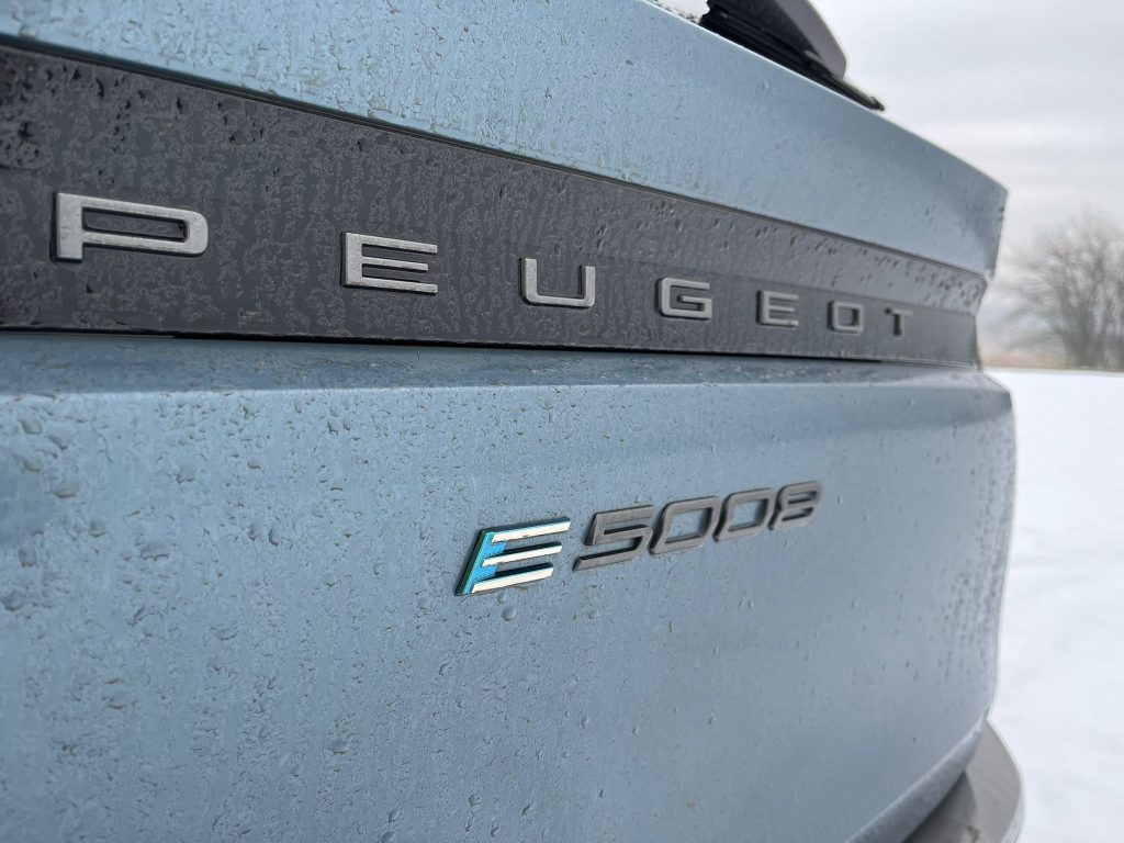 Peugeot E-5008: foto Žena v autě.cz