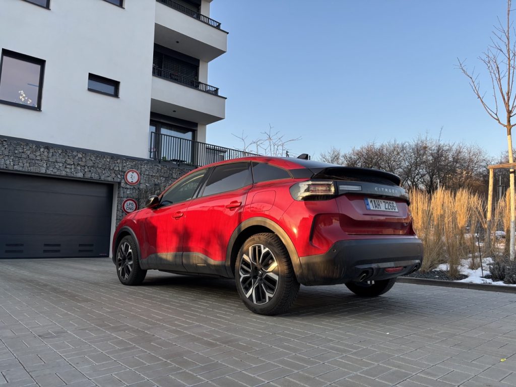 Test C4: Foto Žena v autě.cz_0248 ve velké velikosti