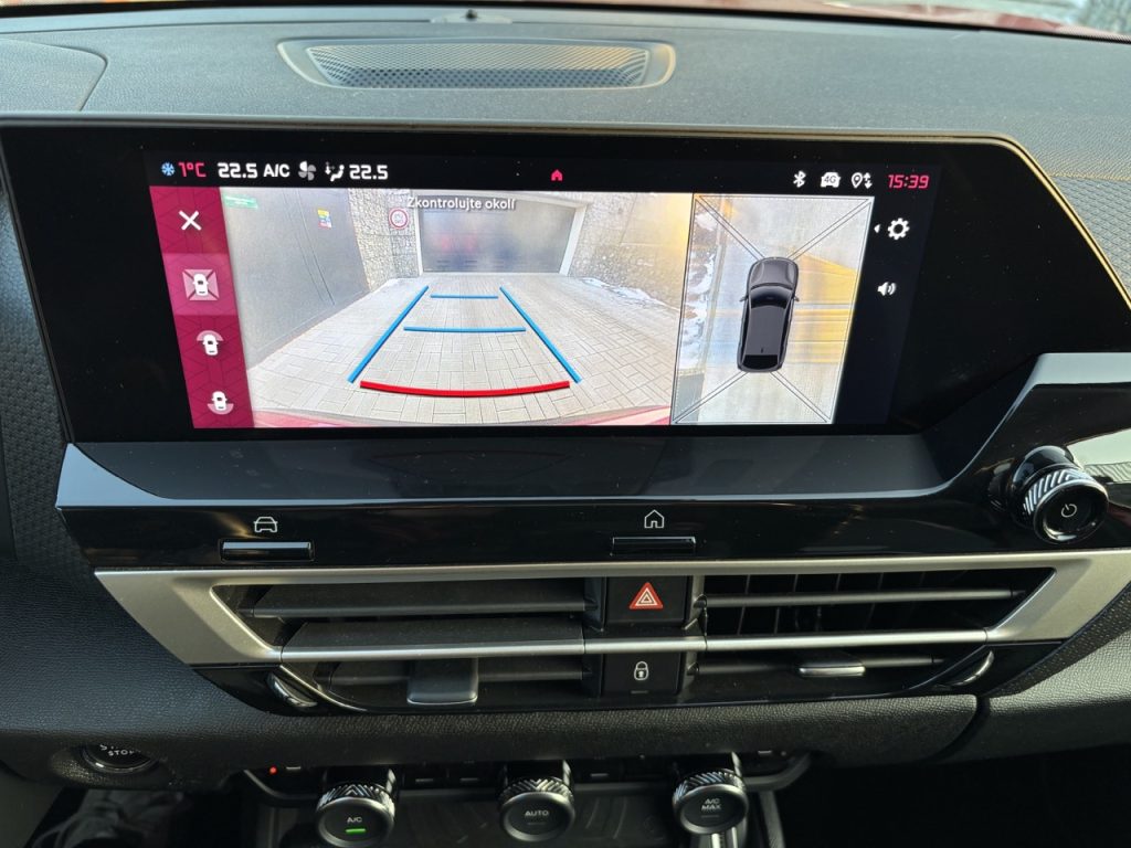 Test C4: Foto Žena v autě.cz_0256 ve velké velikosti