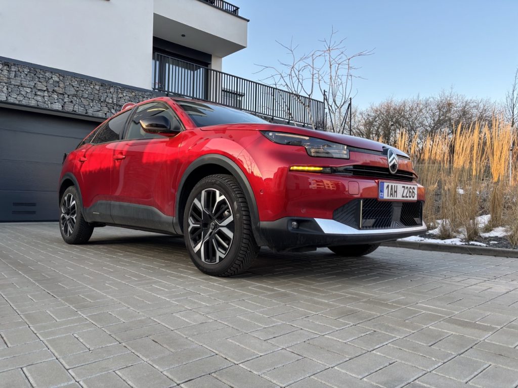 Test C4: Foto Žena v autě.cz_0257 ve velké velikosti