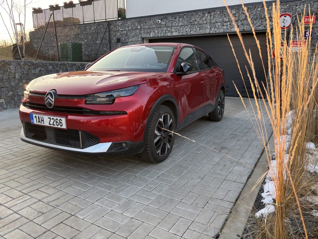 Test C4: Foto Žena v autě.cz_0262 ve velké velikosti