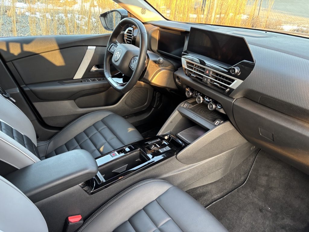 Test C4: Foto Žena v autě.cz_0266 ve velké velikosti