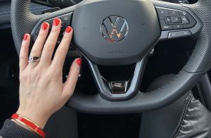 Test VW Tayron: Foto Žena v autě.cz