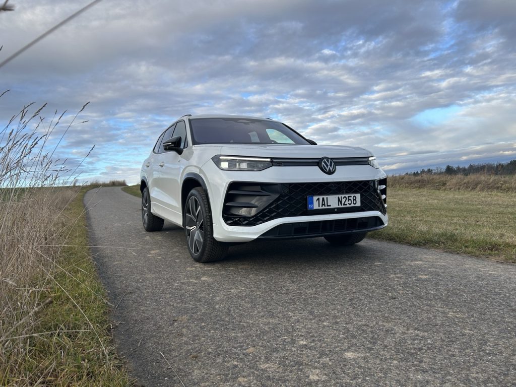 Test VW Tayron: Foto Žena v autě.cz_0315 ve velké velikosti