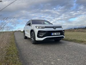 Test VW Tayron: Foto Žena v autě.cz_0315 ve velké velikosti