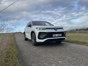 Test VW Tayron: Foto Žena v autě.cz_0316 ve velké velikosti