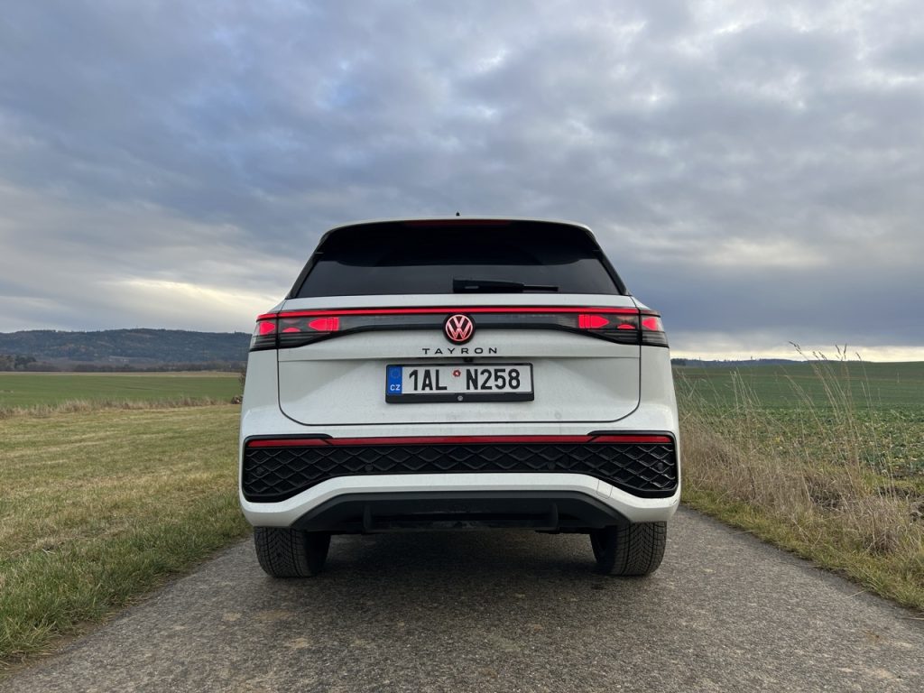Test VW Tayron: Foto Žena v autě.cz_0323 ve velké velikosti