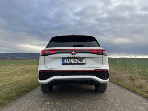 Test VW Tayron: Foto Žena v autě.cz_0323 ve velké velikosti