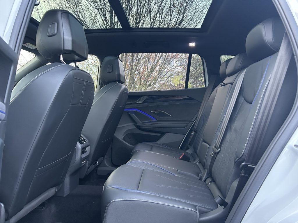 Test VW Tayron: Foto Žena v autě.cz_0351 ve velké velikosti