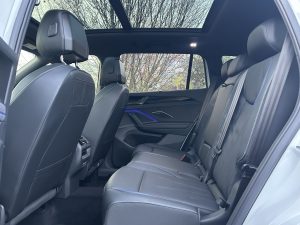 Test VW Tayron: Foto Žena v autě.cz_0351 ve velké velikosti