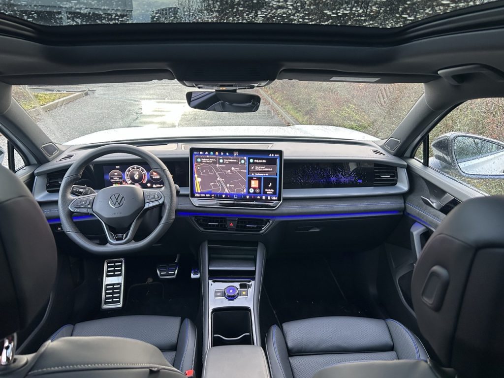 Test VW Tayron: Foto Žena v autě.cz_0361 ve velké velikosti