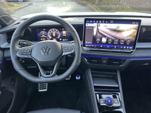 Test VW Tayron: Foto Žena v autě.cz_0364 ve velké velikosti
