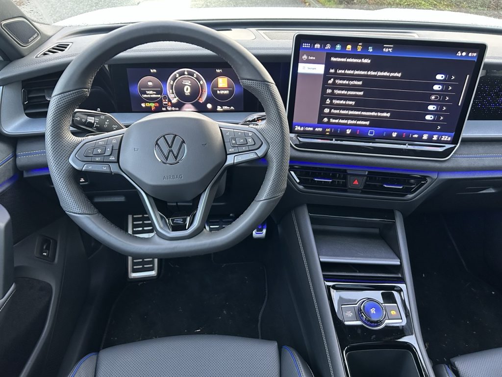 Test VW Tayron: Foto Žena v autě.cz_0366 ve velké velikosti