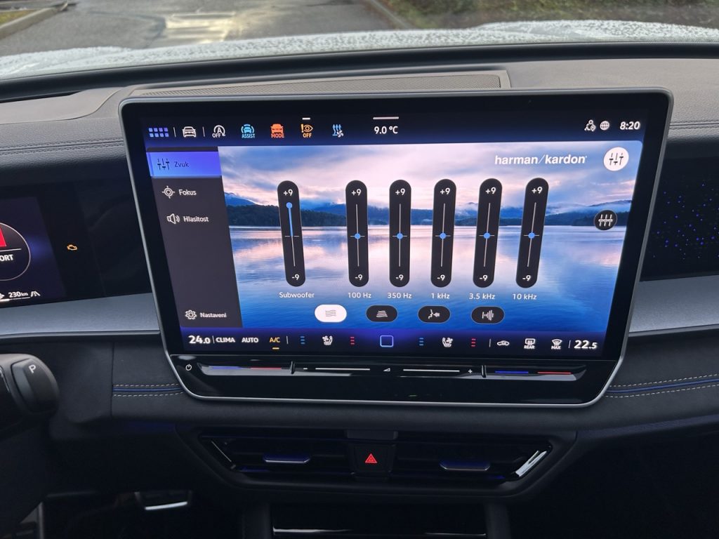 Test VW Tayron: Foto Žena v autě.cz_0368 ve velké velikosti