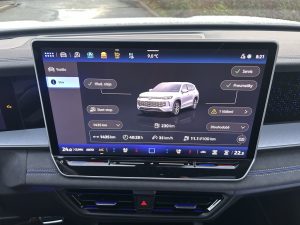 Test VW Tayron: Foto Žena v autě.cz_0369 ve velké velikosti