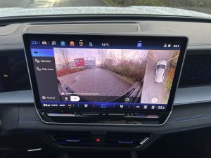 Test VW Tayron: Foto Žena v autě.cz_0371 ve velké velikosti