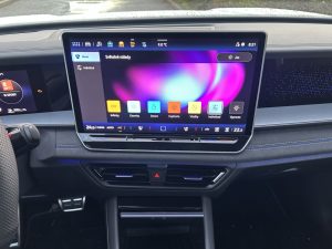 Test VW Tayron: Foto Žena v autě.cz_0373 ve velké velikosti