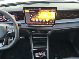 Test VW Tayron: Foto Žena v autě.cz_0374 ve velké velikosti