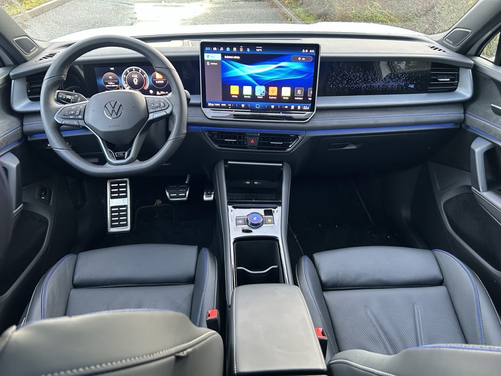 Test VW Tayron: Foto Žena v autě.cz_0375 ve velké velikosti