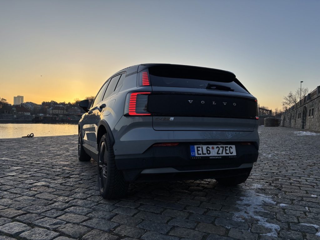 Volvo EX30 CrossCountry: foto Žena v autě.cz