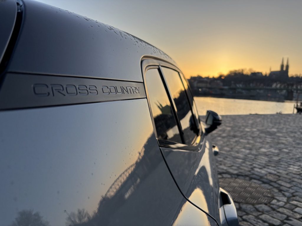 Volvo EX30 CrossCountry: foto Žena v autě.cz