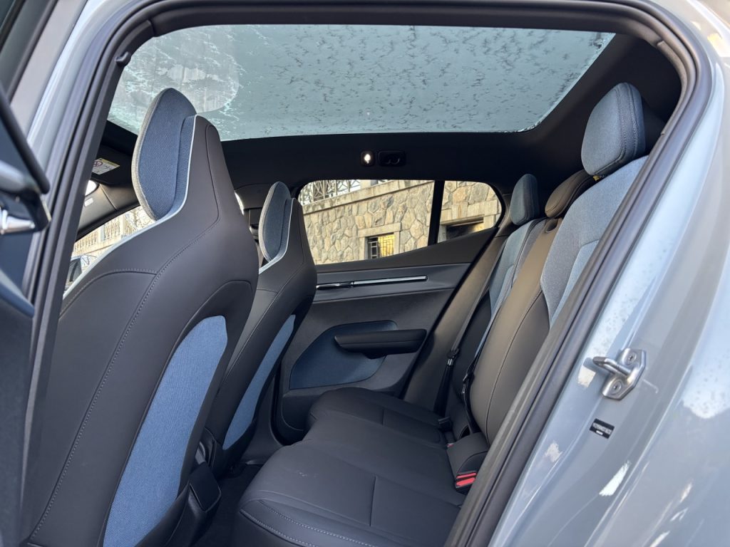 Volvo EX30 CrossCountry: foto Žena v autě.cz