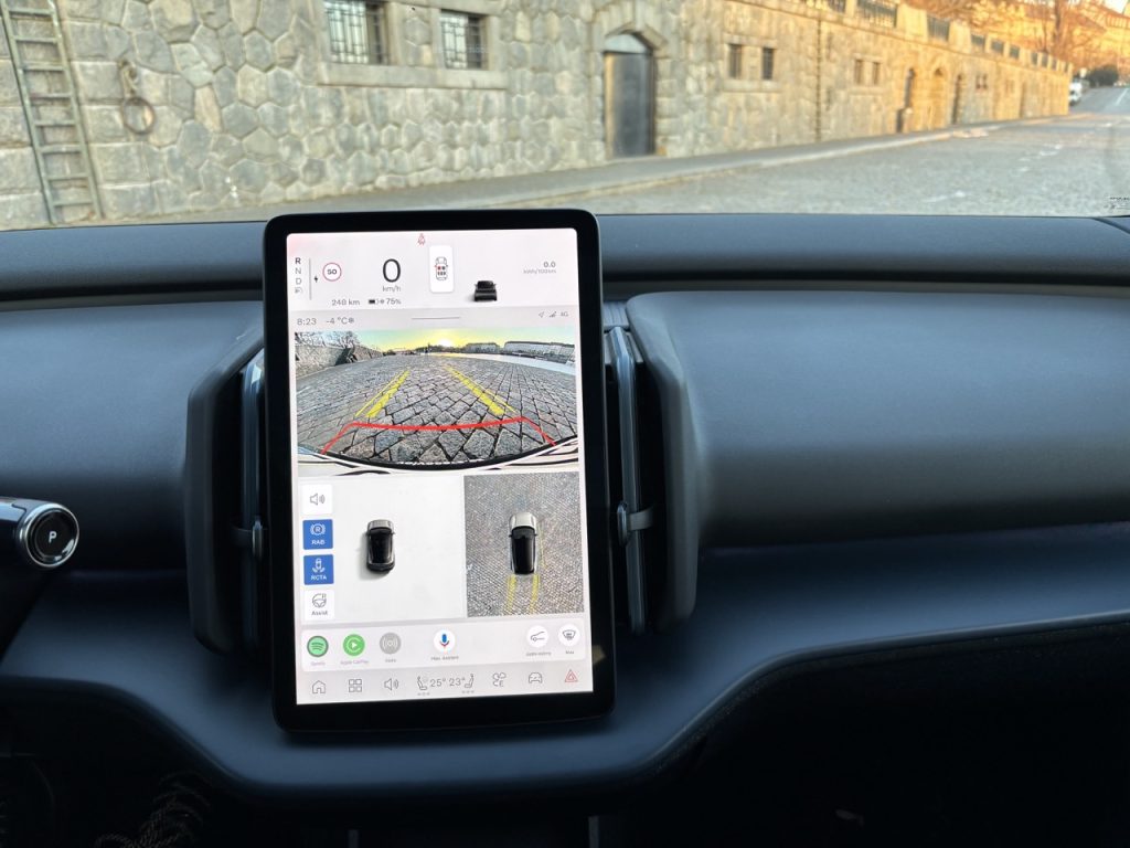 Volvo EX30 CrossCountry: foto Žena v autě.cz