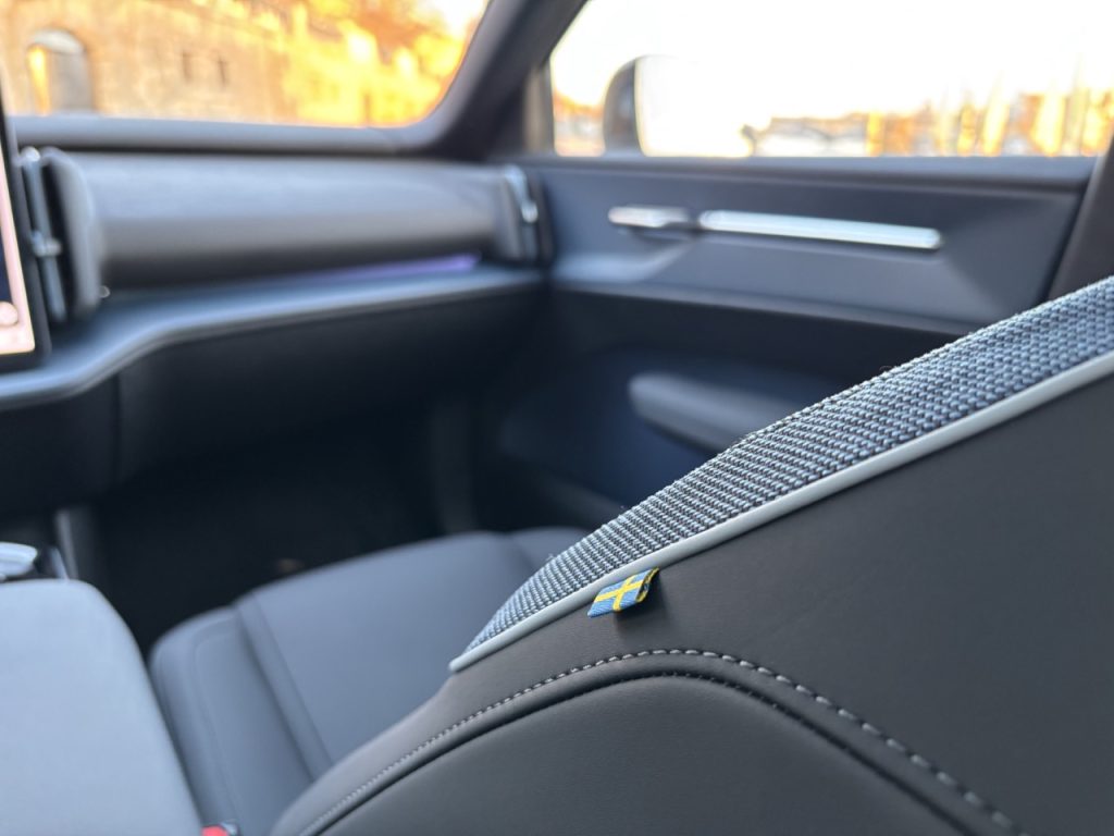 Volvo EX30 CrossCountry: foto Žena v autě.cz