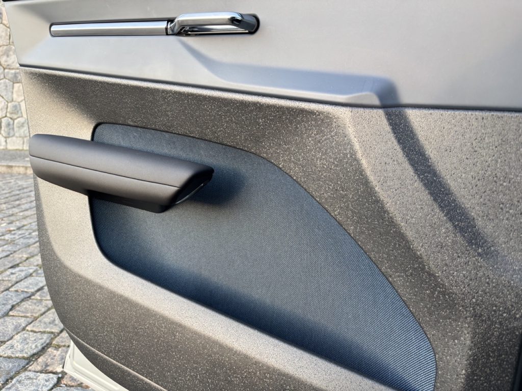 Volvo EX30 CrossCountry: foto Žena v autě.cz