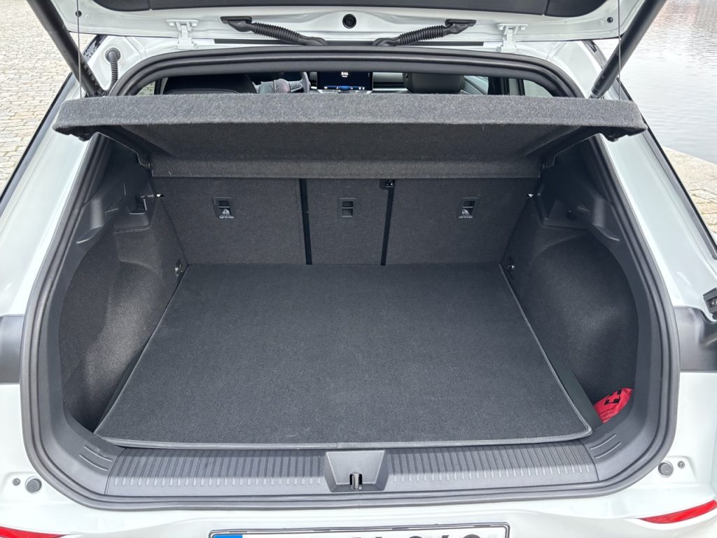 test T-Roc: foto Žena v autě.cz_0036 ve velké velikosti