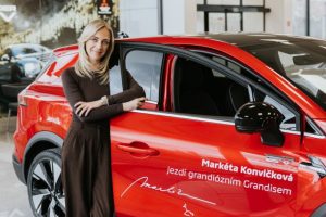 Markéta v modelu Grandis: foto Mitsubishi