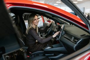 Markéta v modelu Grandis: foto Mitsubishi