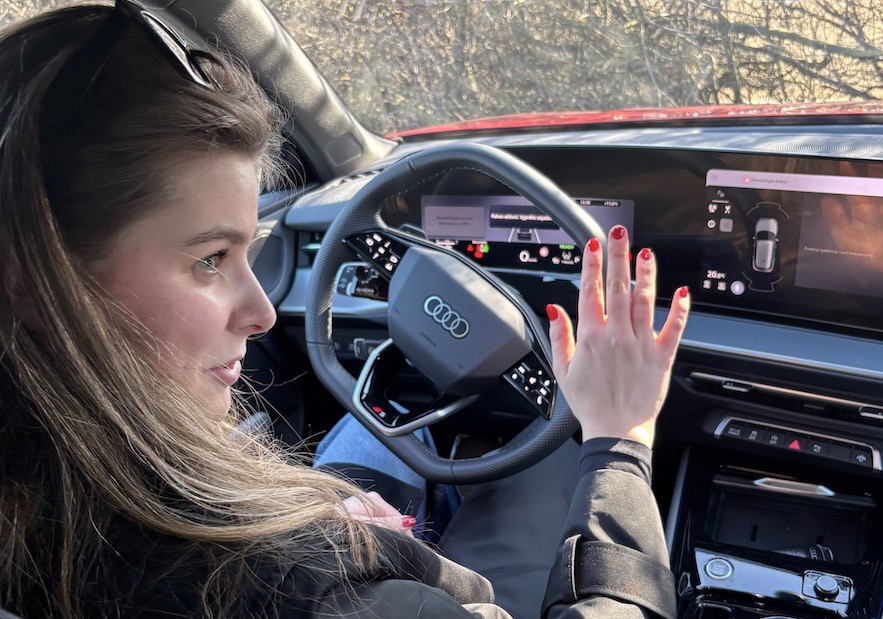 Porotkyně Štěpánka u Audi Q3: foto Žena v autě.cz