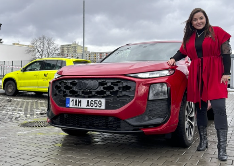 Porotkyně Vendula u Audi Q3: foto Žena v autě.cz