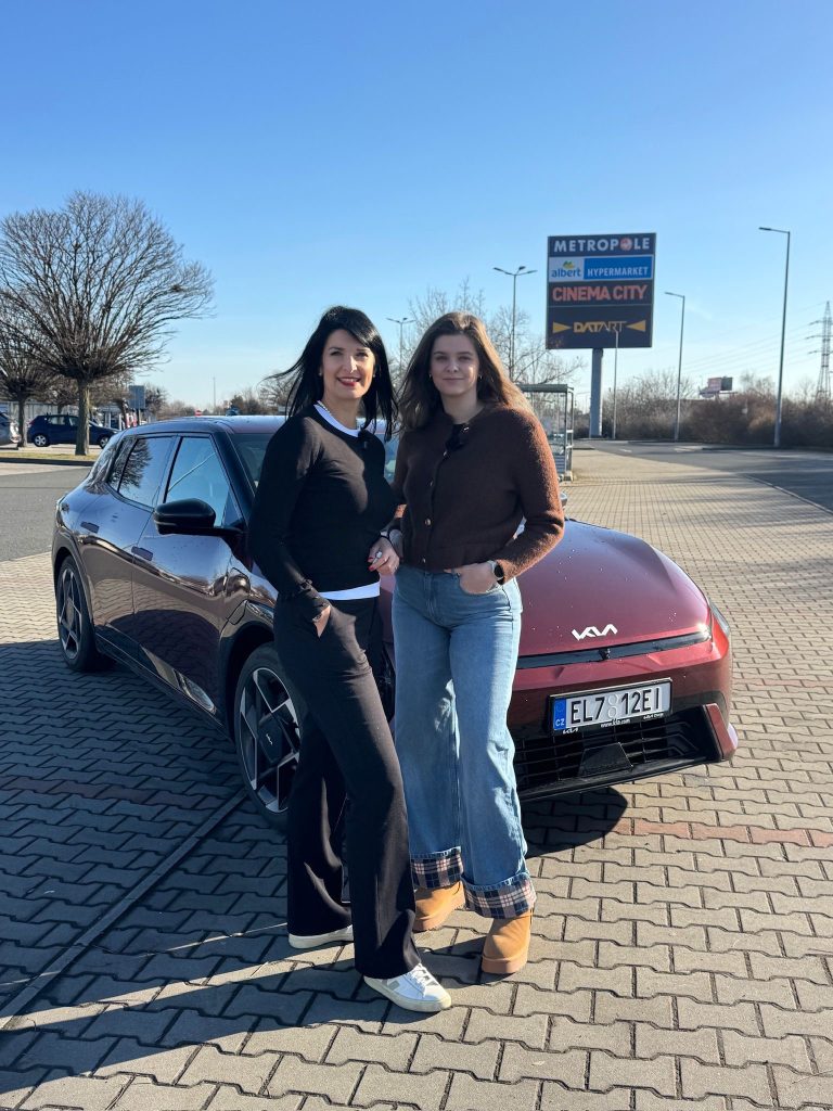 Auto mého srdce KIA EV4: foto Žena v autě.cz-2 (kopie)