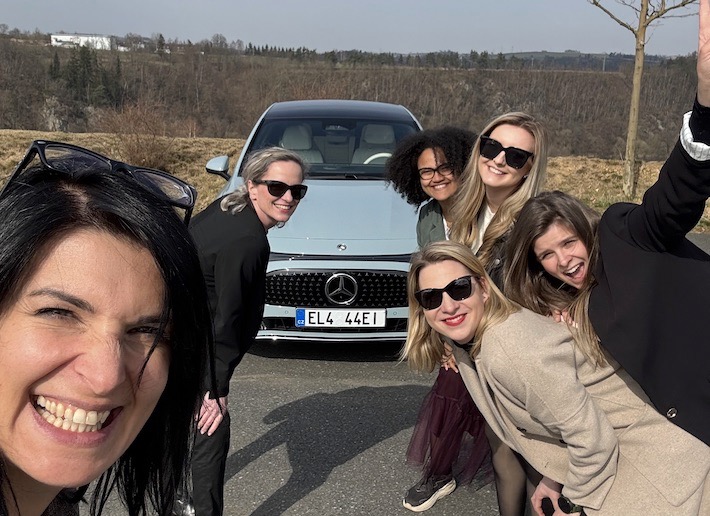 porotkyně s CLA 250+: foto Žena v autě.cz