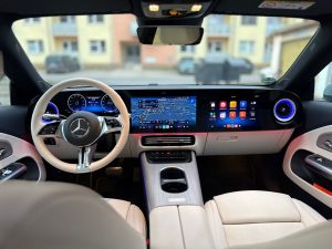 test CLA 250+: foto Žena v autě.czwn-2 ve velké velikosti