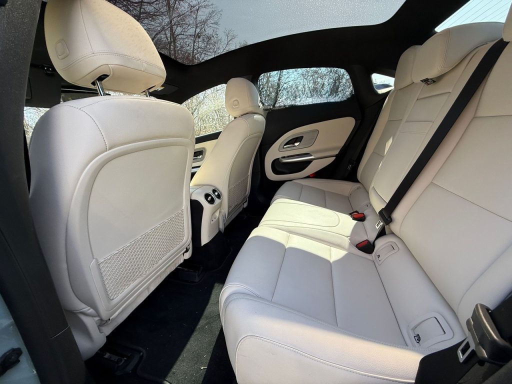 test CLA 250+: foto Žena v autě.czwn-3 ve velké velikosti