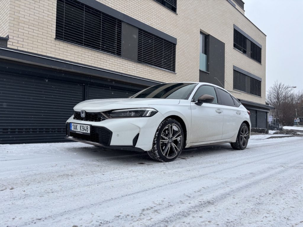 test Honda Civic: foto Žena v autě.cz_0587 ve velké velikosti