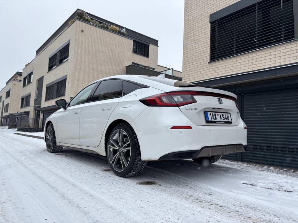 test Honda Civic: foto Žena v autě.cz_0594 ve velké velikosti