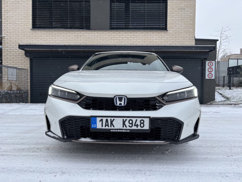 test Honda Civic: foto Žena v autě.cz_0604 ve velké velikosti