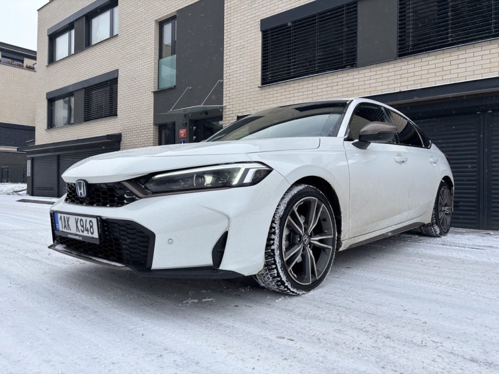 test Honda Civic: foto Žena v autě.cz_0606 ve velké velikosti