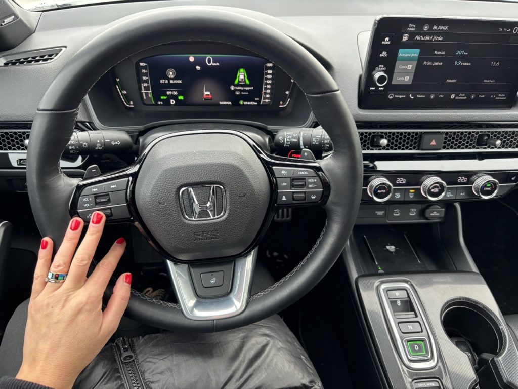test Honda Civic: foto Žena v autě.cz_0611 ve velké velikosti