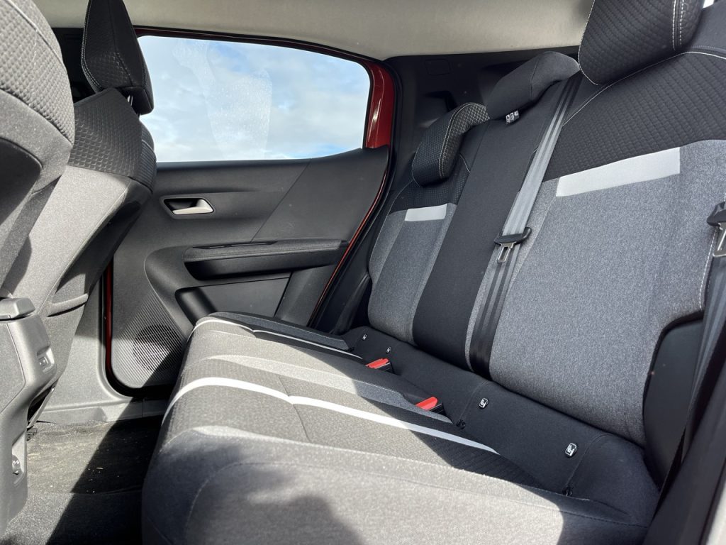 test Opel Frontera: foto Žena v autě.cz_5823 ve velké velikosti