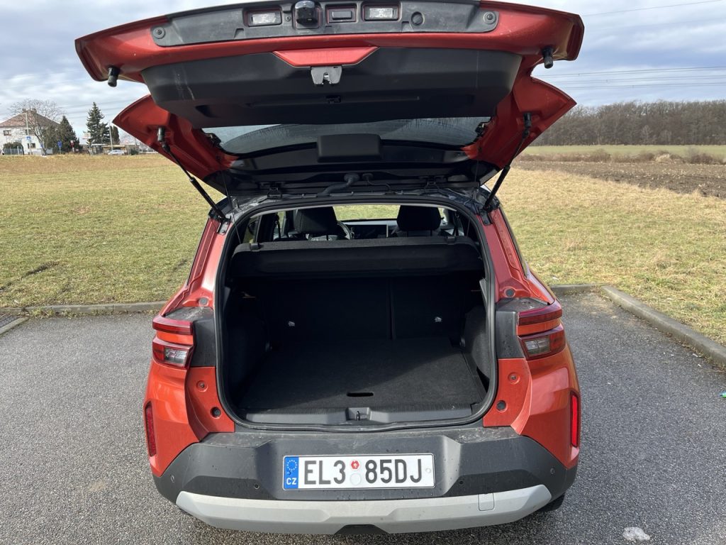 test Opel Frontera: foto Žena v autě.cz_5835 ve velké velikosti