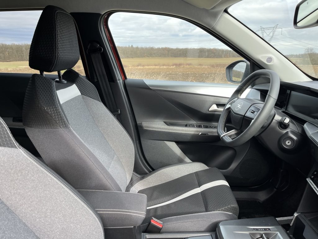 test Opel Frontera: foto Žena v autě.cz_5848 ve velké velikosti