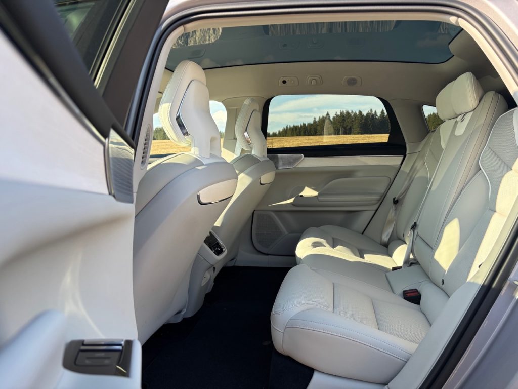 test Volvo ES90: foto Žena v autě.cz-6 ve velké velikosti