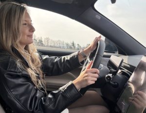 Porotkyně Veronika testuje Volvo ES90: foto Žena v autě.cz