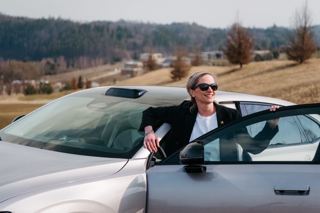 Porotkyně Viola testuje Volvo ES90: foto Žena v autě.cz