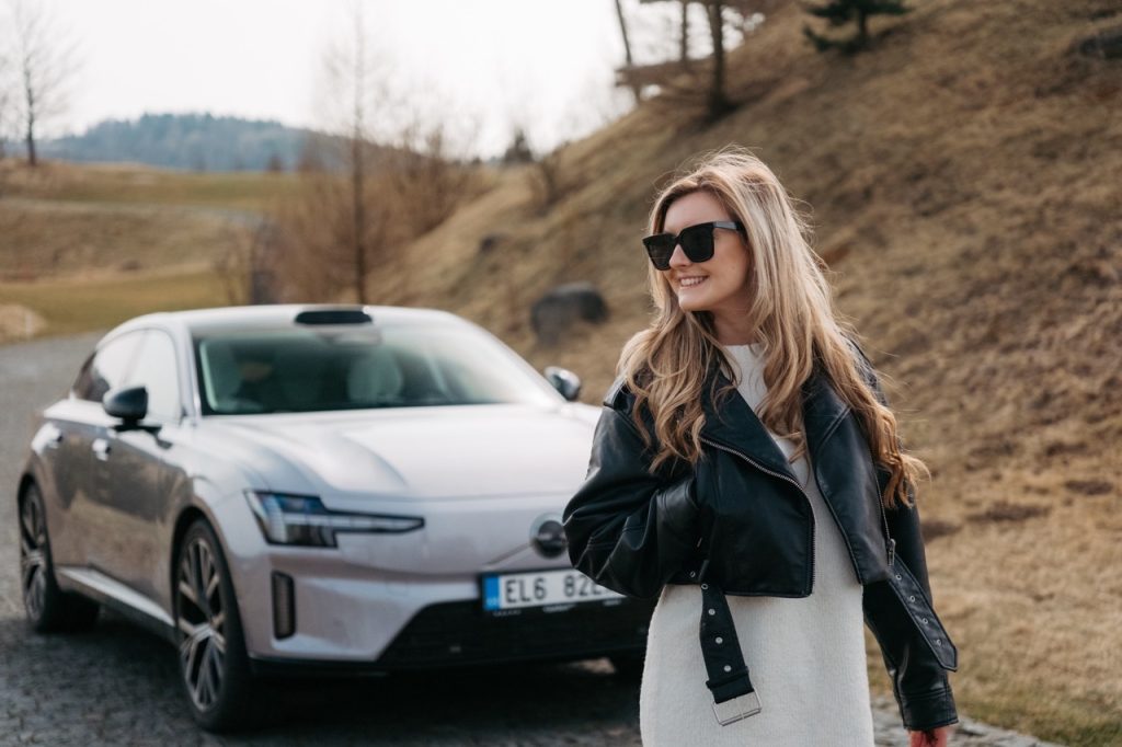 Porotkyně Veronika testuje Volvo ES90: foto Žena v autě.cz